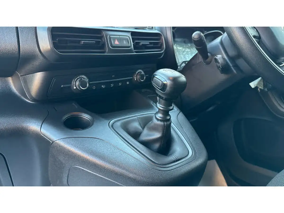 2024-citroen-berlingo-15-bluehdi-950-driver-edition-100pseu6d-big-12