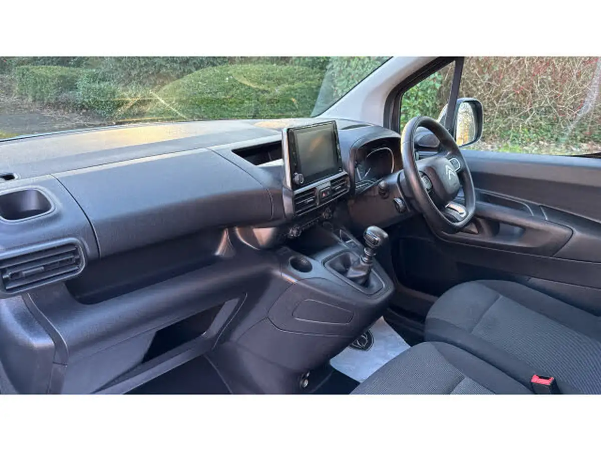 2024-citroen-berlingo-15-bluehdi-950-driver-edition-100pseu6d-big-8