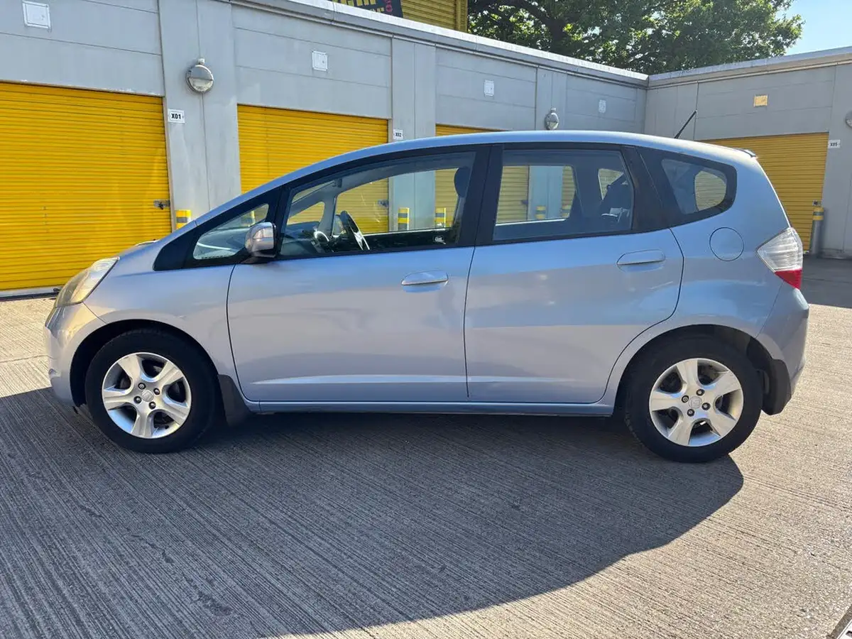 2010-honda-jazz-14-es-t-big-7
