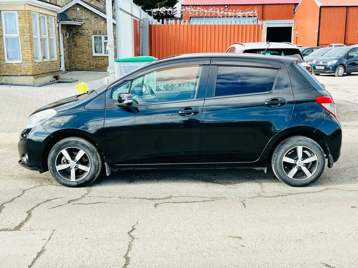 2012-toyota-yaris-133-tr-5d-m-drive-s-big-10
