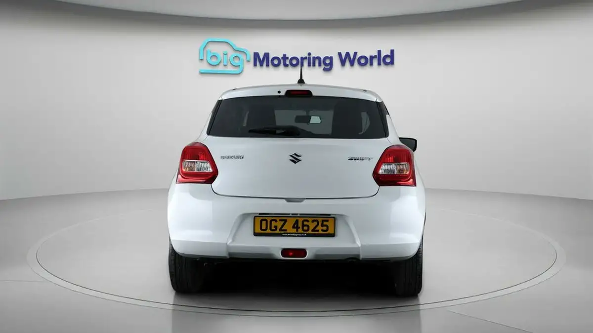 2019-suzuki-swift-12-dualjet-attitude-big-6