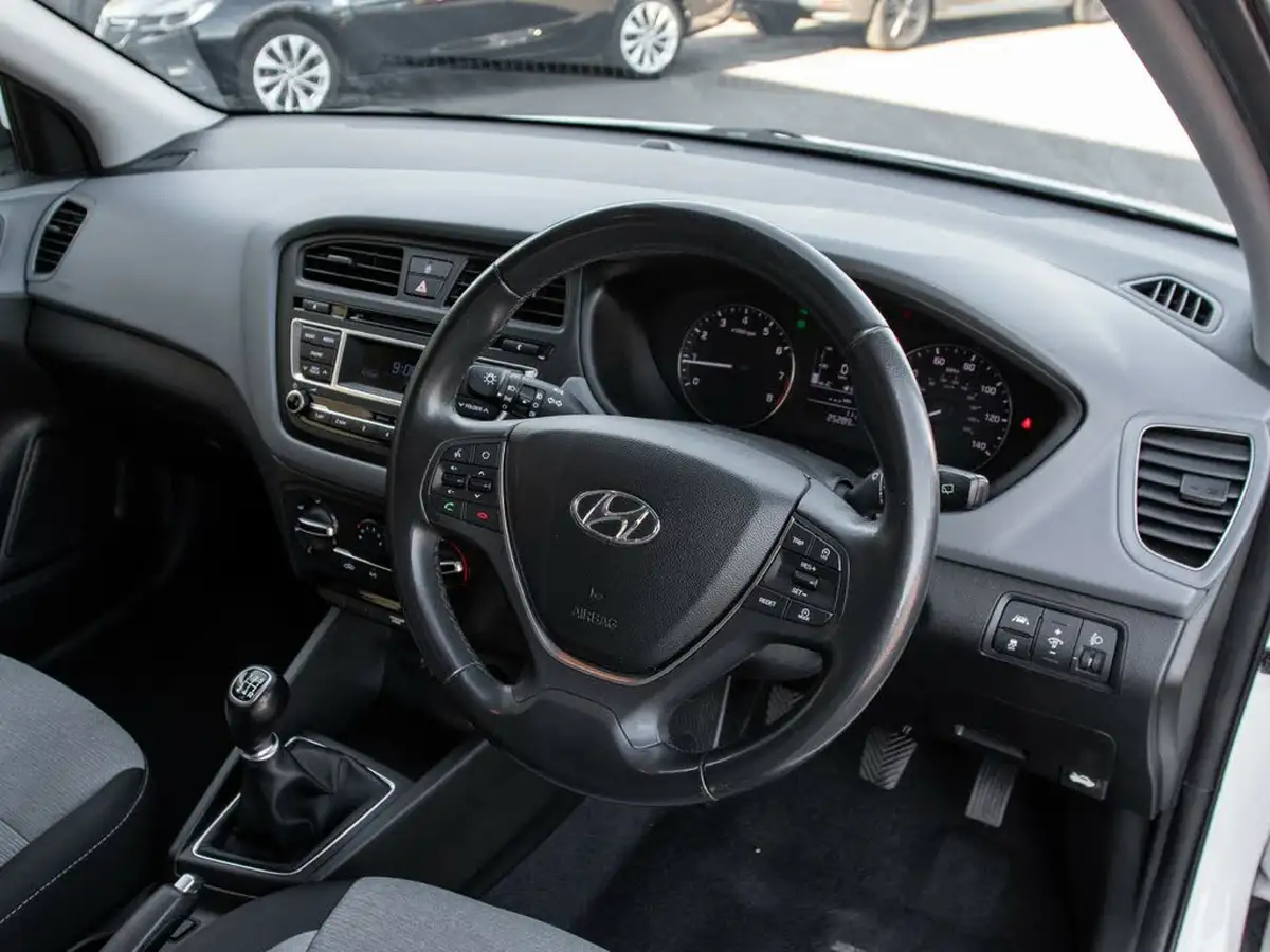 2016-hyundai-i20-12-se-hatchback-5d-big-3
