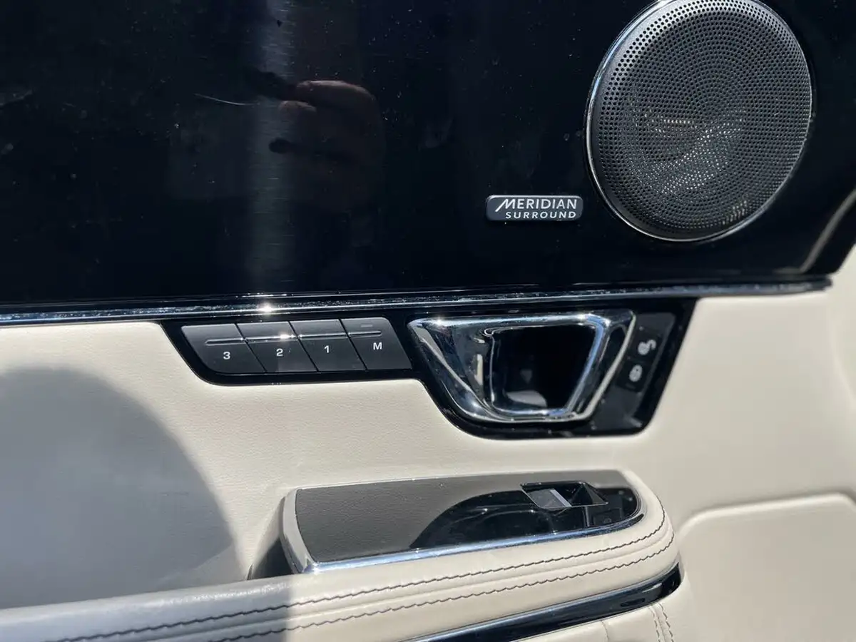 2014-jaguar-xj-series-30td-xj-portfolio-swb-auto-big-30