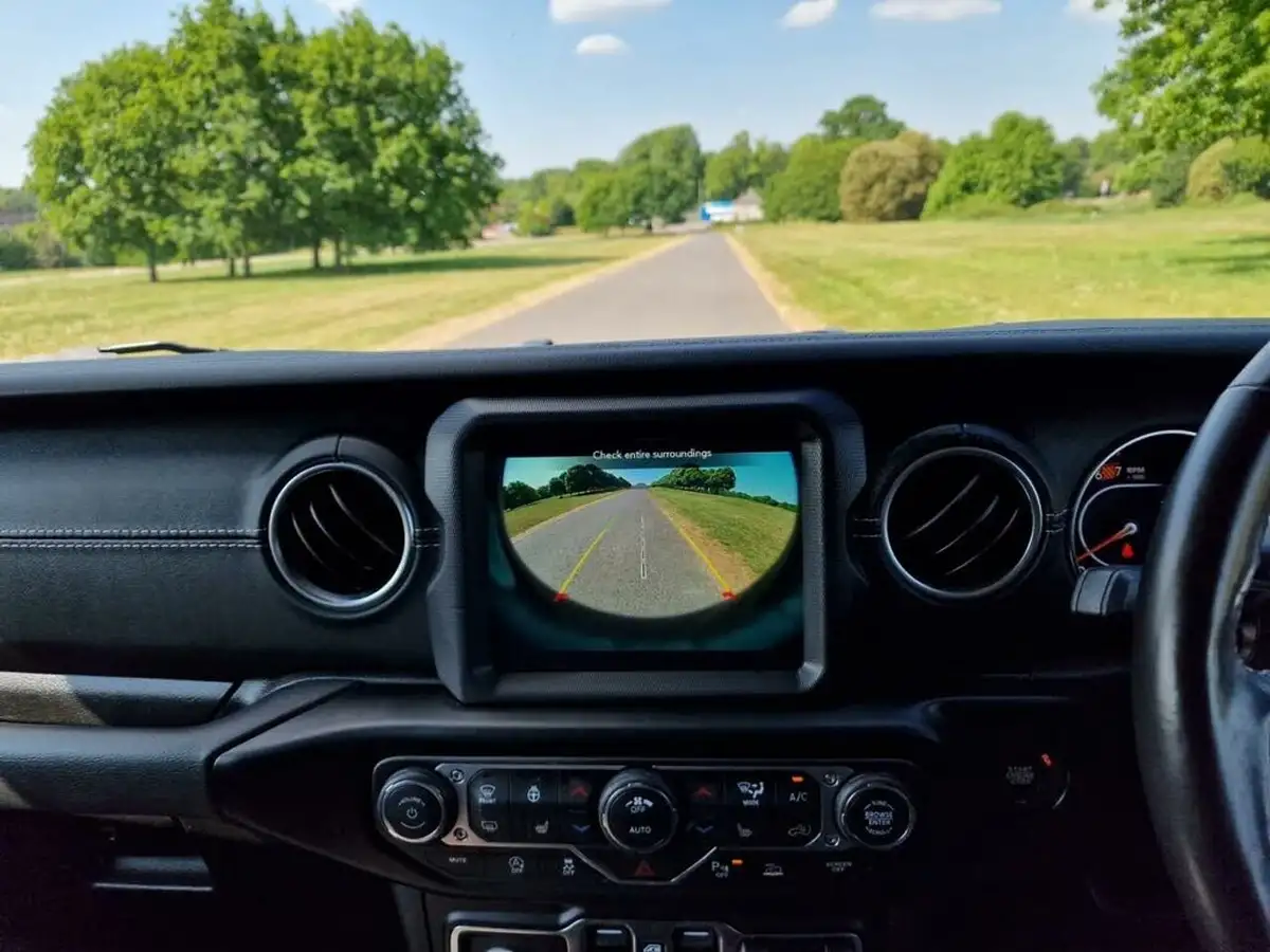 2022-jeep-wrangler-20-gme-overland-5d-big-11