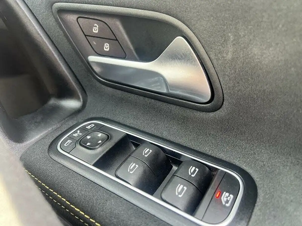 2020-mercedes-benz-a-class-20-a45-s-amg-big-19