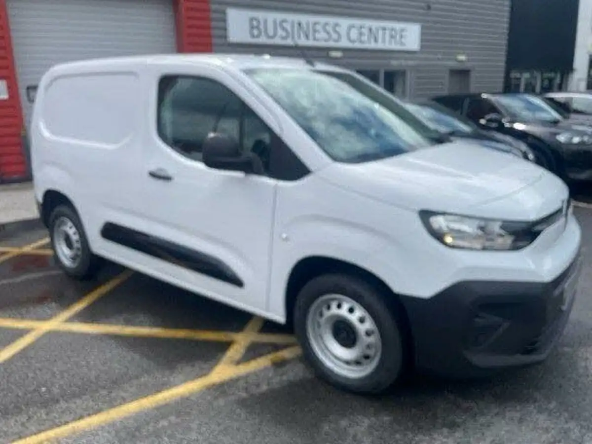 2024-citroen-berlingo-15-bluehdi-m-enterprise-100pseu6e-big-2