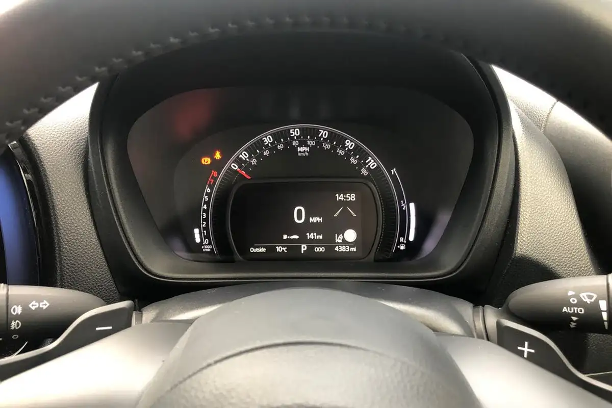 2023-toyota-aygo-x-10-vvt-i-exclusive-cvt-big-18