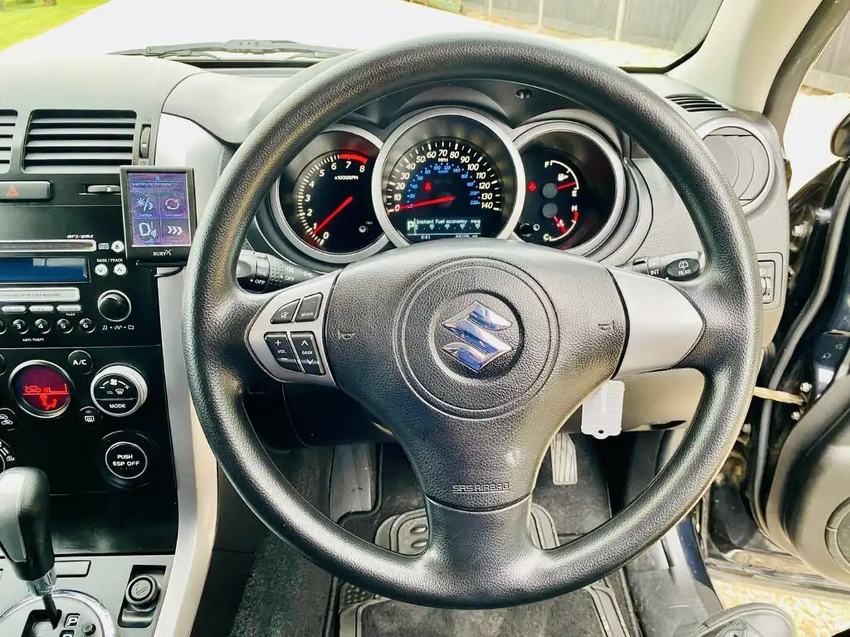 2010-suzuki-grand-vitara-24-sz4-3d-auto-big-7