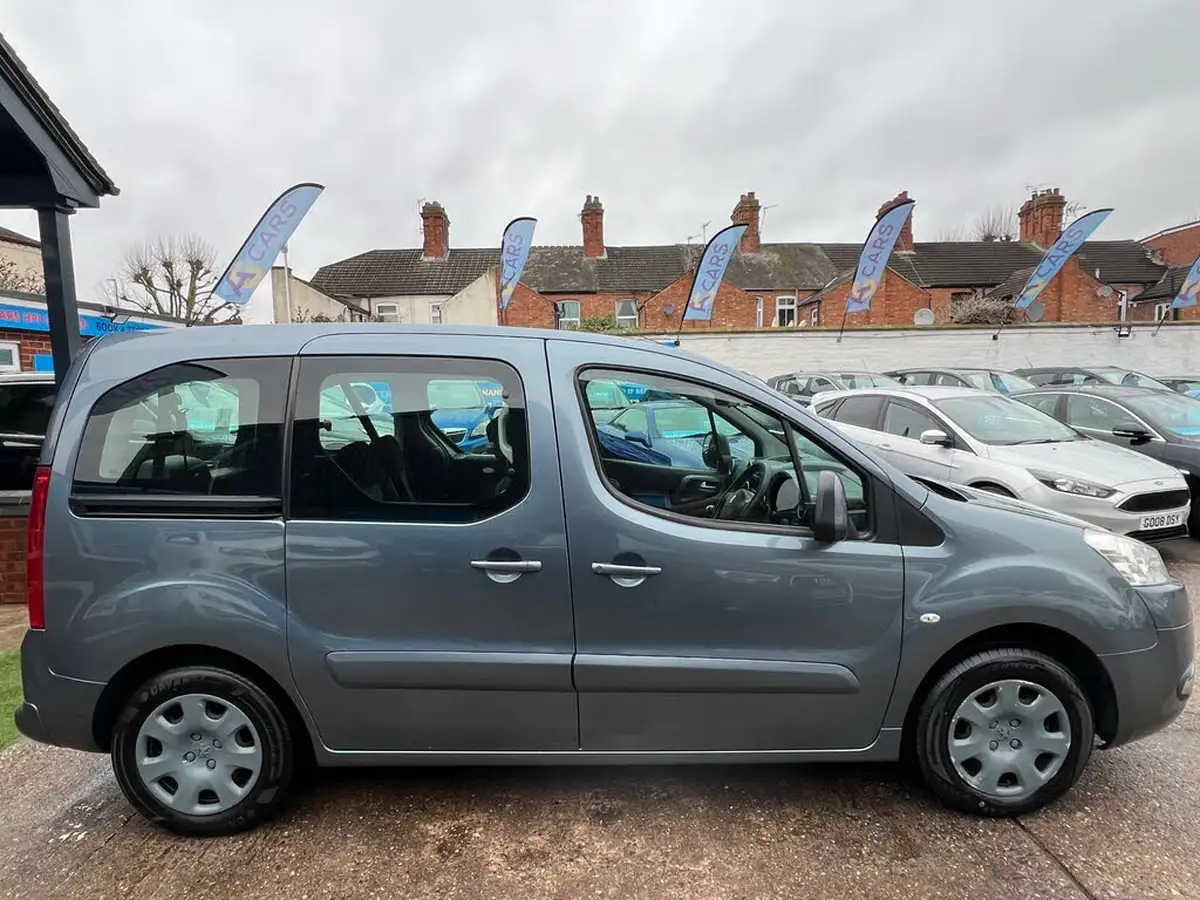 2012-peugeot-partner-16td-tepee-s-92-big-34