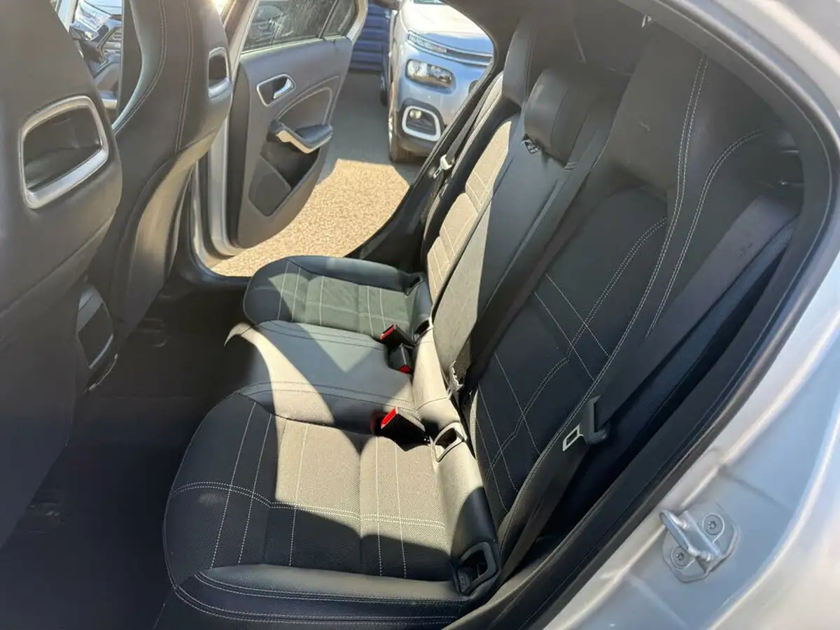 2014-mercedes-benz-a-class-18-cdi-a200-sport-7g-dct-big-27