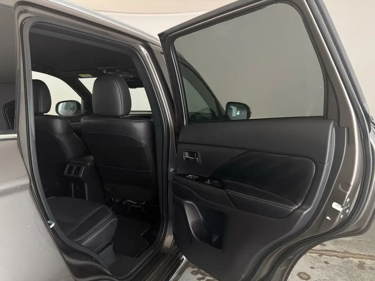 2021-mitsubishi-outlander-24-dynamic-safety-phev-big-24