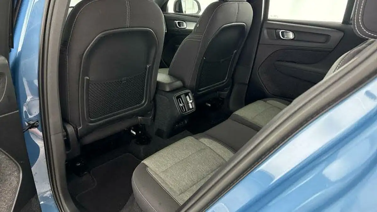 2022-volvo-xc40-20-b4-plus-awd-big-33