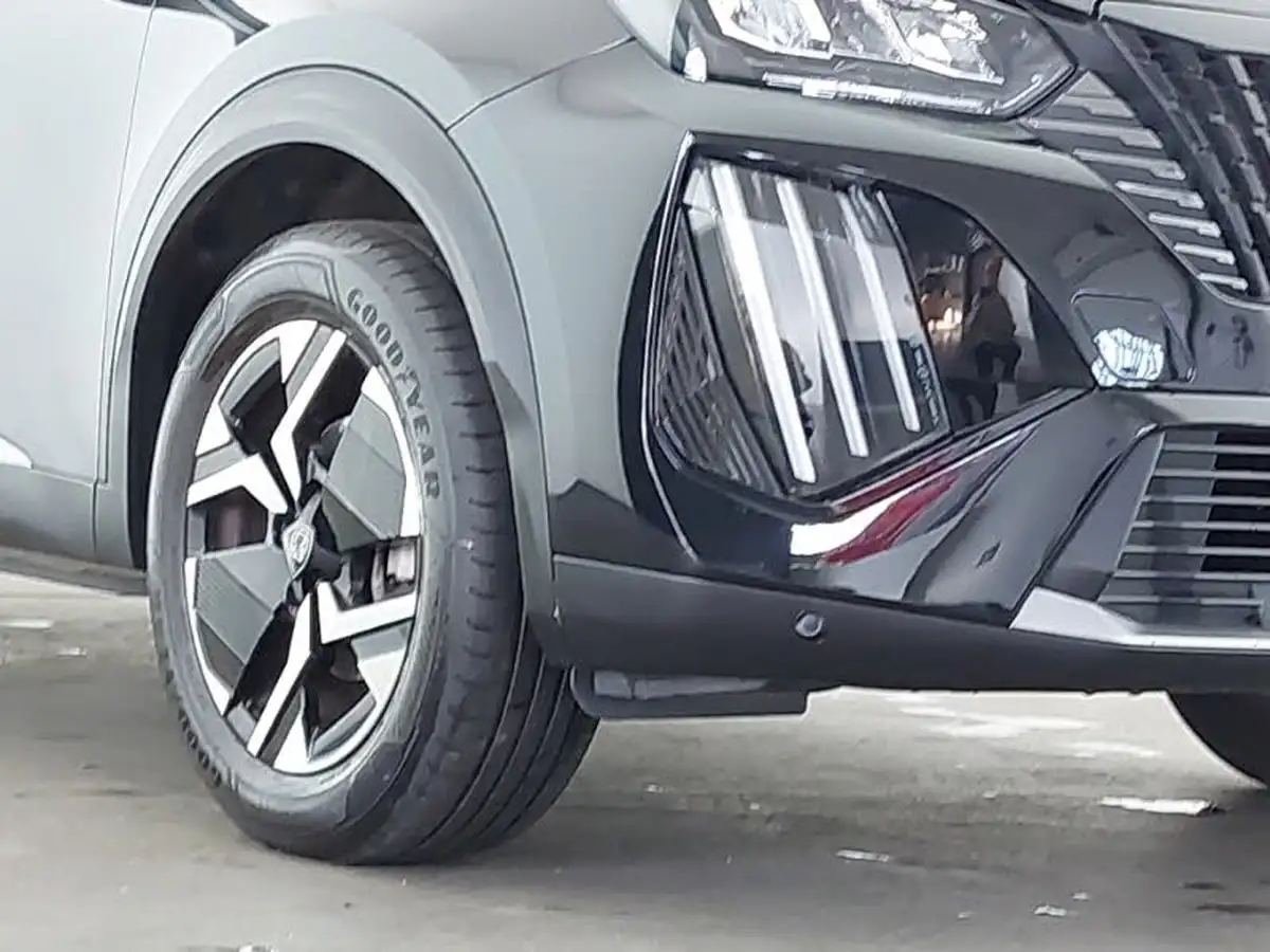 2024-peugeot-2008-suv-12-puretech-allure-130ps-big-8
