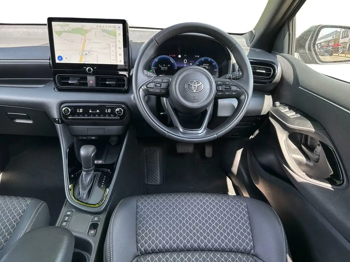 2024-toyota-yaris-15-vvt-i-excel-big-11