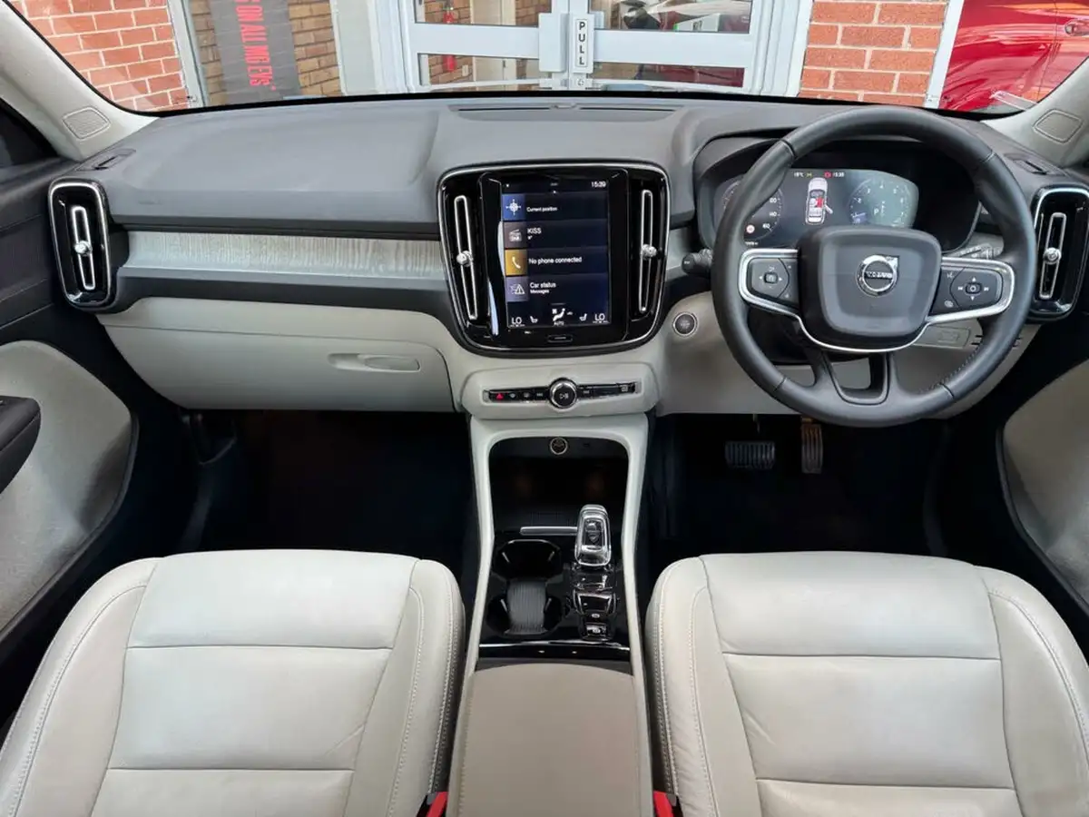 2019-volvo-xc40-20-t4-inscription-awd-big-13