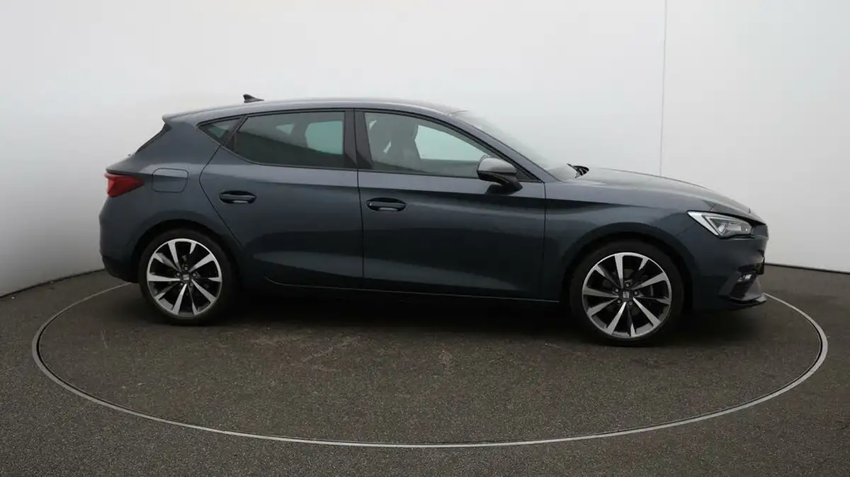 2022-seat-leon-big-48