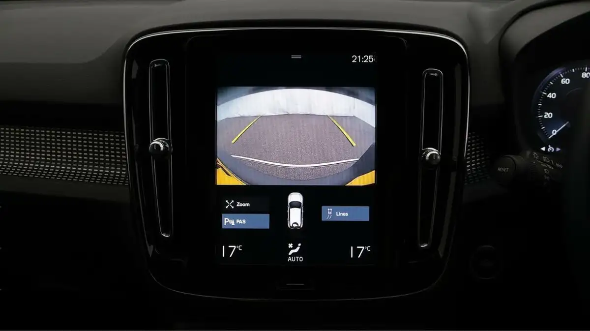 2022-volvo-xc40-15-t3-r-design-auto-big-25