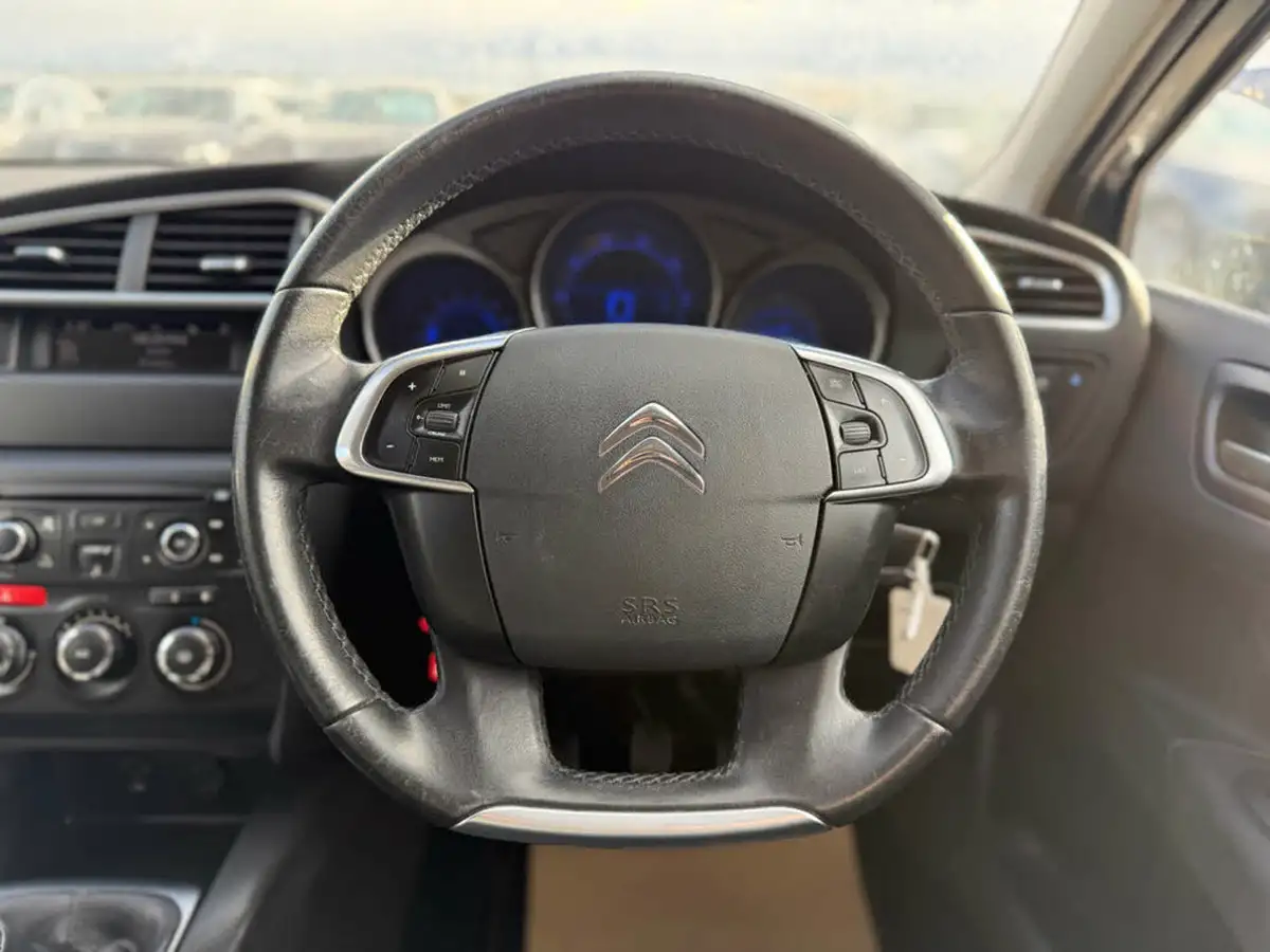 2015-citroen-c4-16td-vtr-big-50