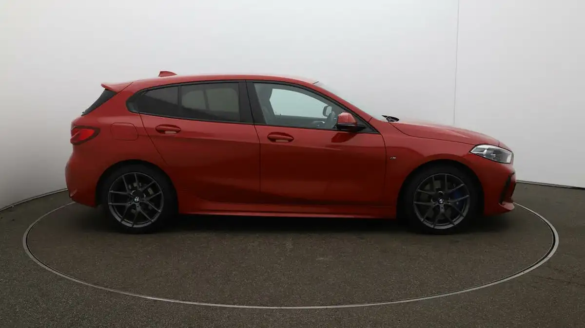 2021-bmw-1-series-20td-118d-m-sport-lcp-big-49