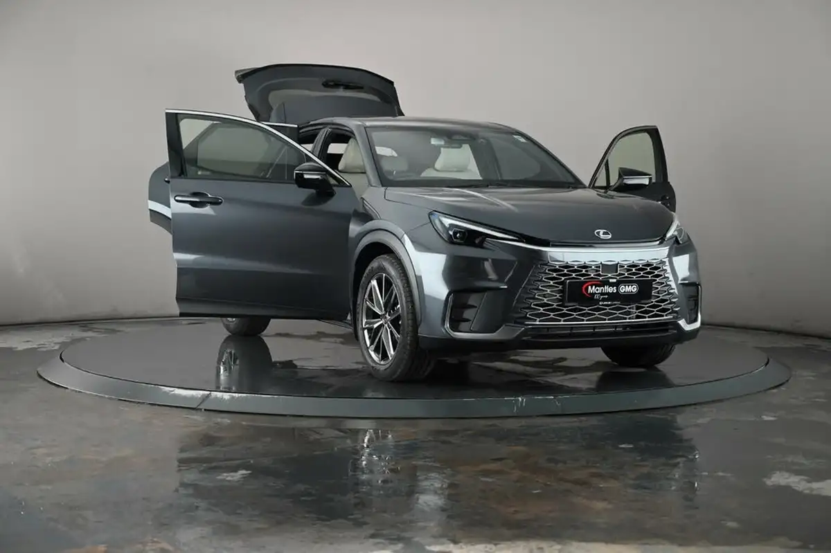 2025-lexus-lbx-15-premium-plus-big-42