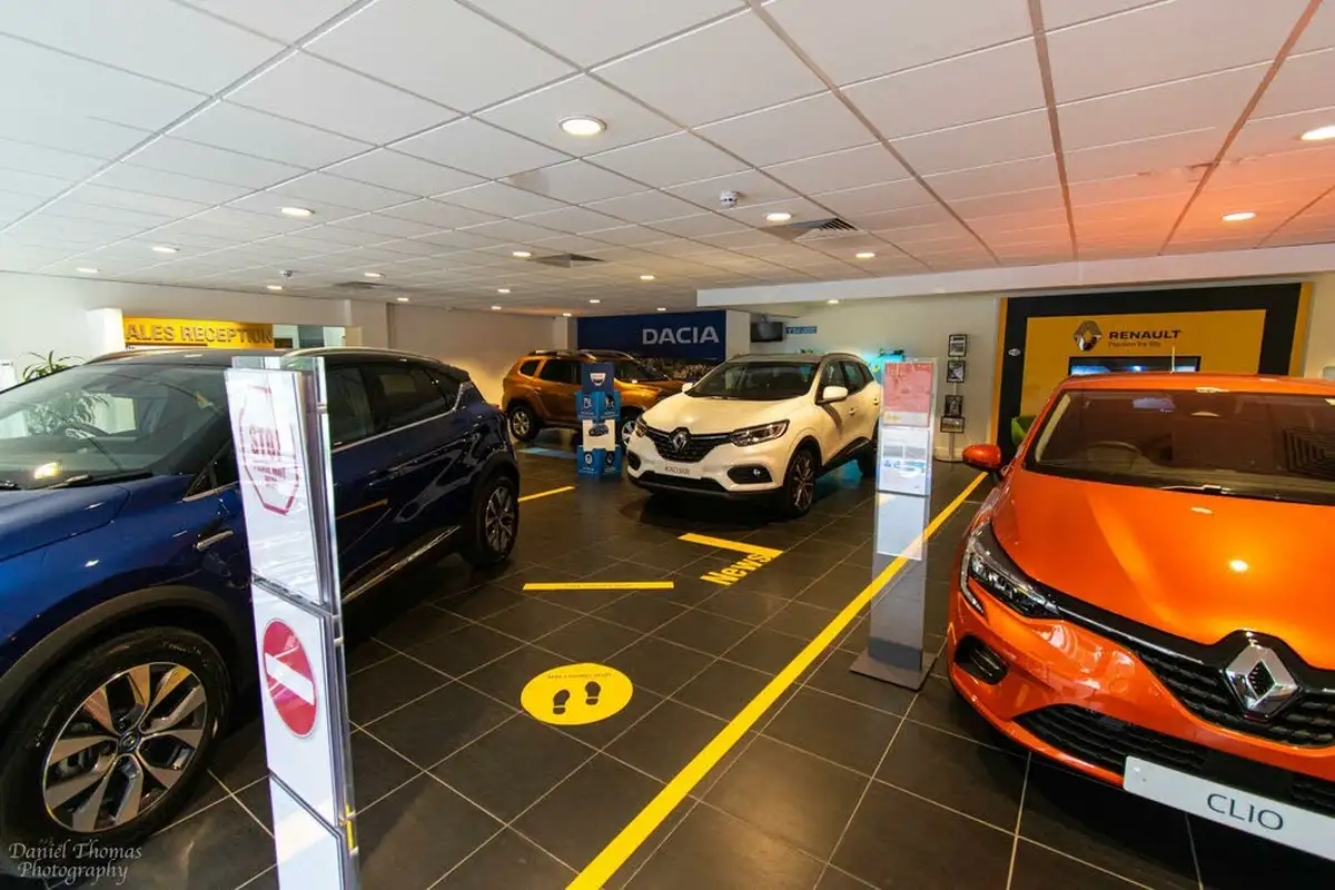 2016-toyota-yaris-15-vvt-i-icon-hybrid-big-8