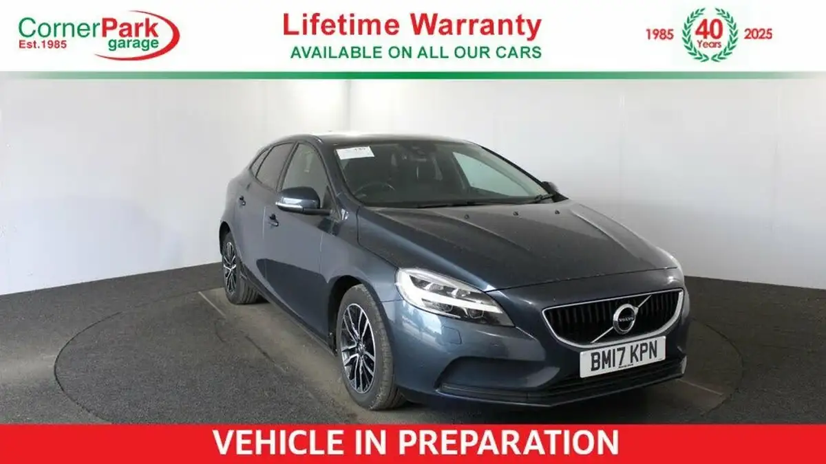 2017-volvo-v40-20td-d2-momentum-nav-plus-big-0