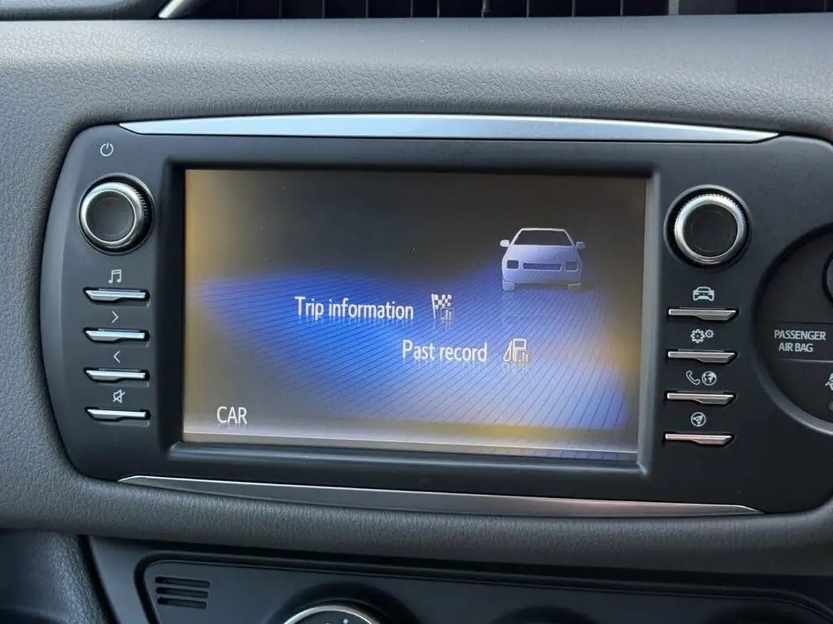 2017-toyota-yaris-10-vvt-i-icon-tech-big-18