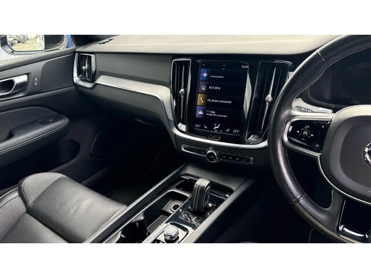2021-volvo-v60-20-b4-r-design-big-13