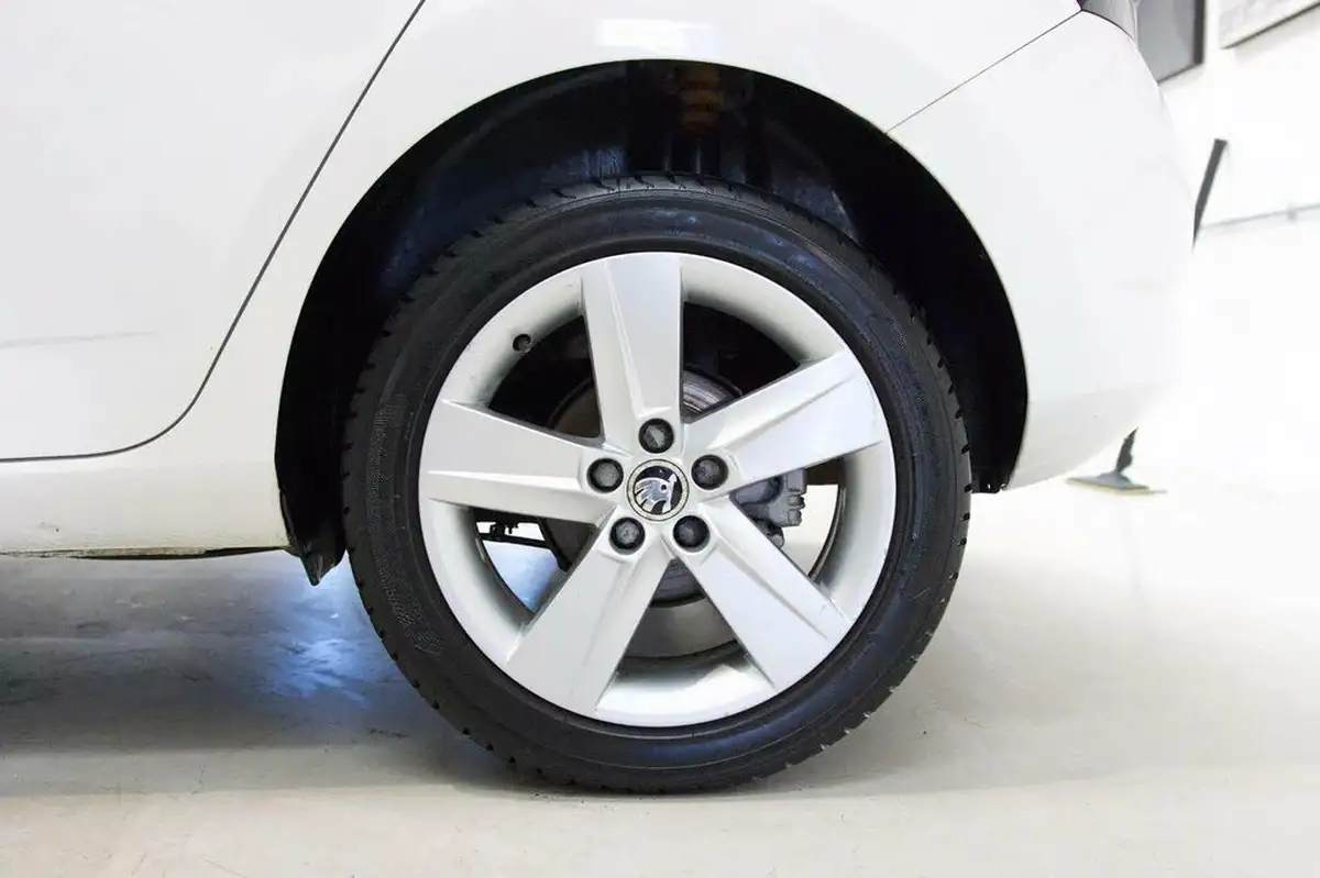 2015-skoda-fabia-12-tsi-se-l-90ps-hatchback-big-28