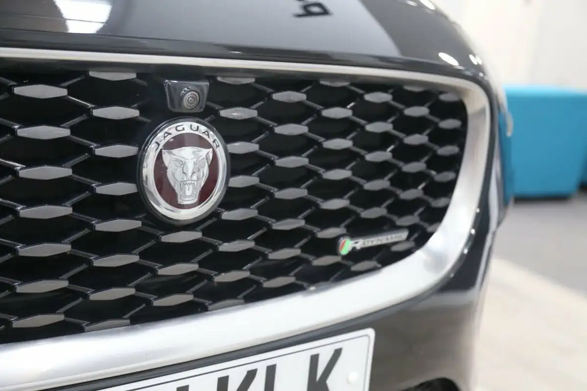 2021-jaguar-e-pace-20-d200-r-dynamic-se-big-25