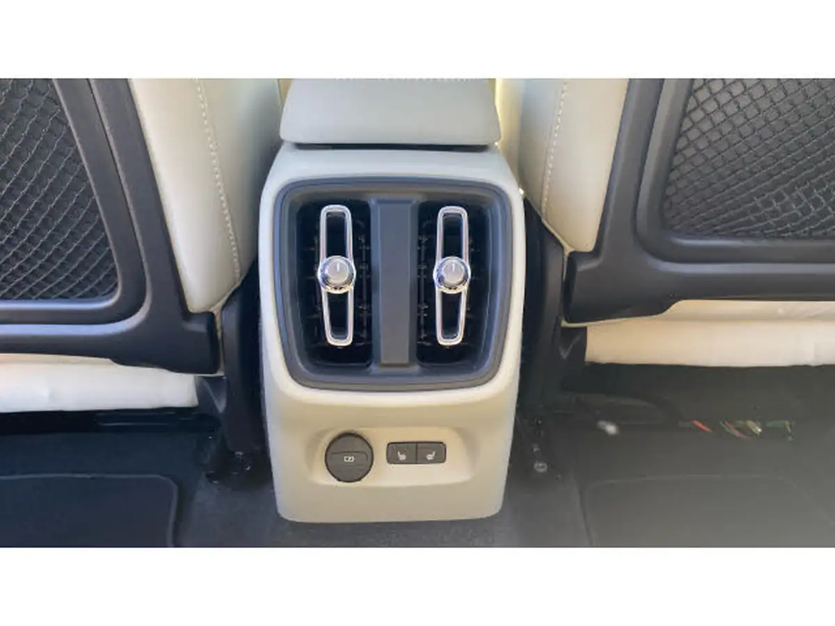 2022-volvo-xc40-20-b4-inscription-awd-big-39