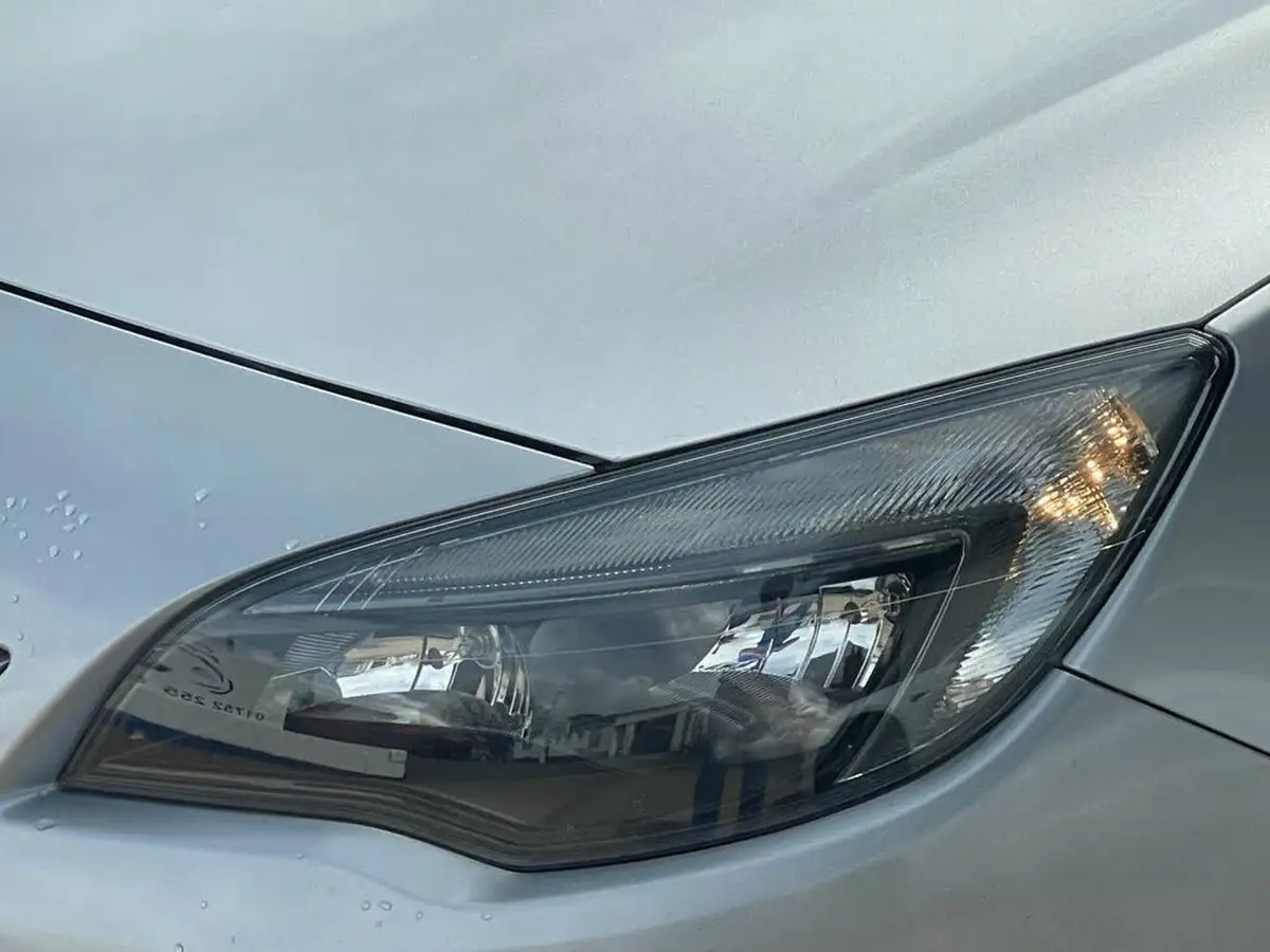 2014-vauxhall-astra-16-design-hatchback-auto-big-19