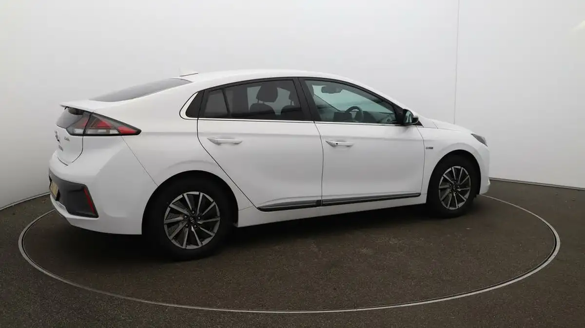 2021-hyundai-ioniq-e-premium-se-electric-100kw-big-44