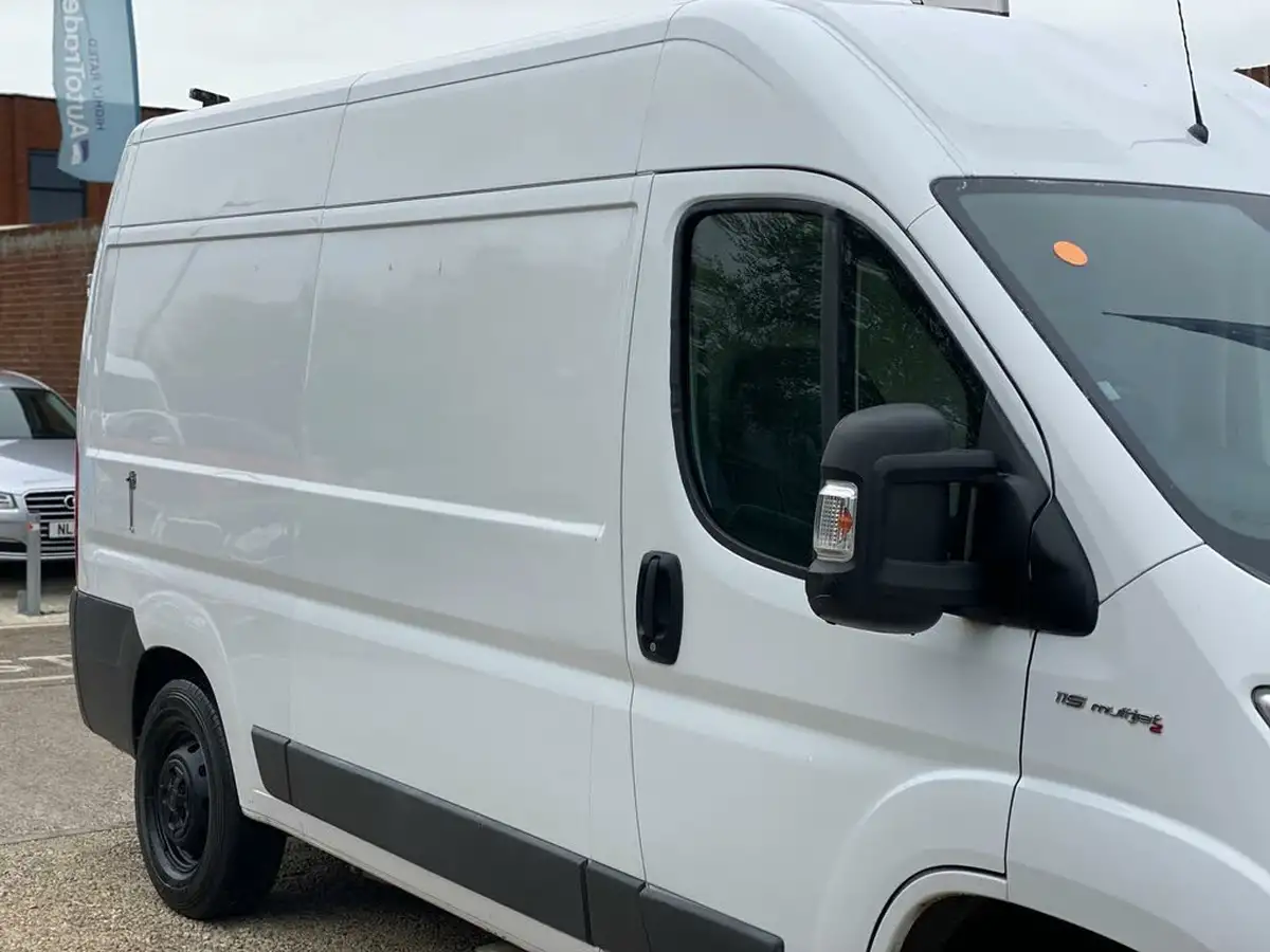 2017-fiat-ducato-20td-35-lh2-panel-big-17