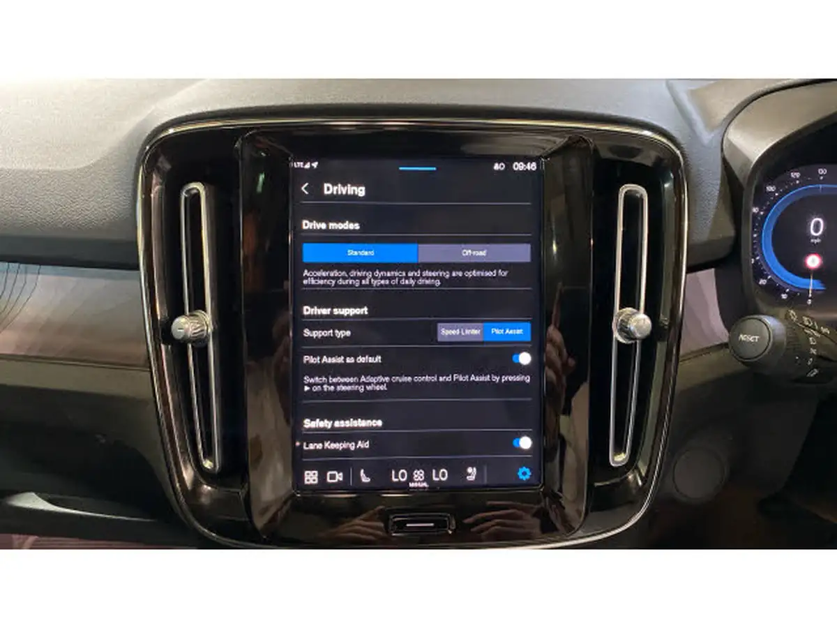 2022-volvo-c40-e-twin-recharge-pro-big-34
