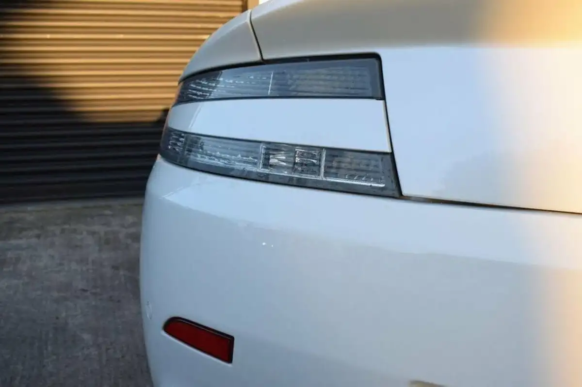 2010-aston-martin-vantage-47-coupe-sportshift-big-9