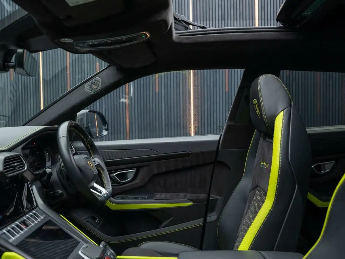 2022-lamborghini-urus-40-no-trim-big-62