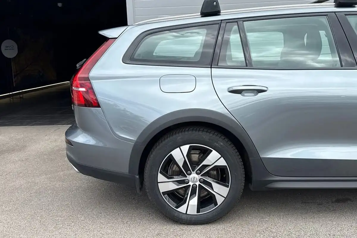 2019-volvo-v60-20td-d4-cross-country-big-26