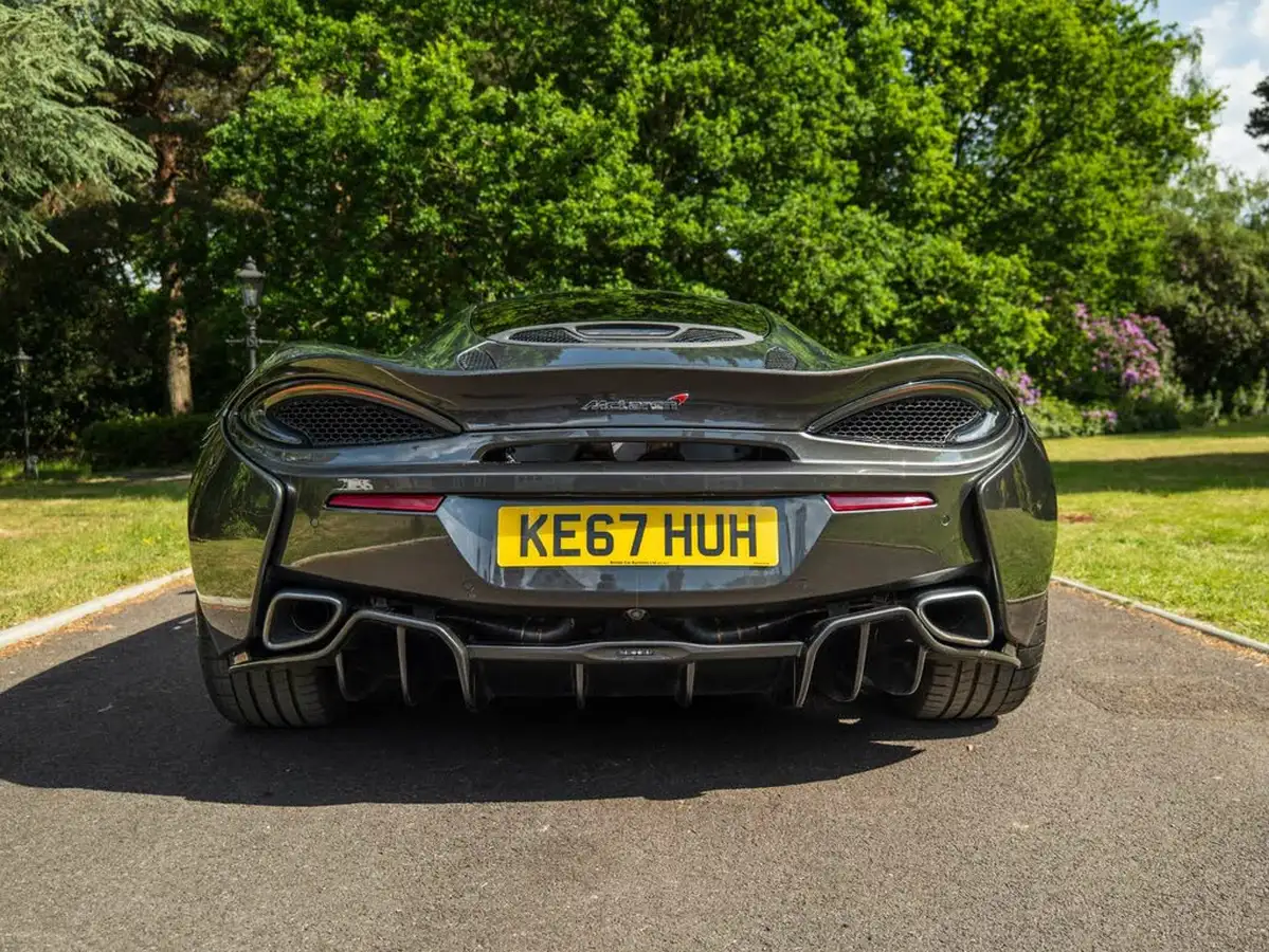 2017-mclaren-570gt-38-big-40