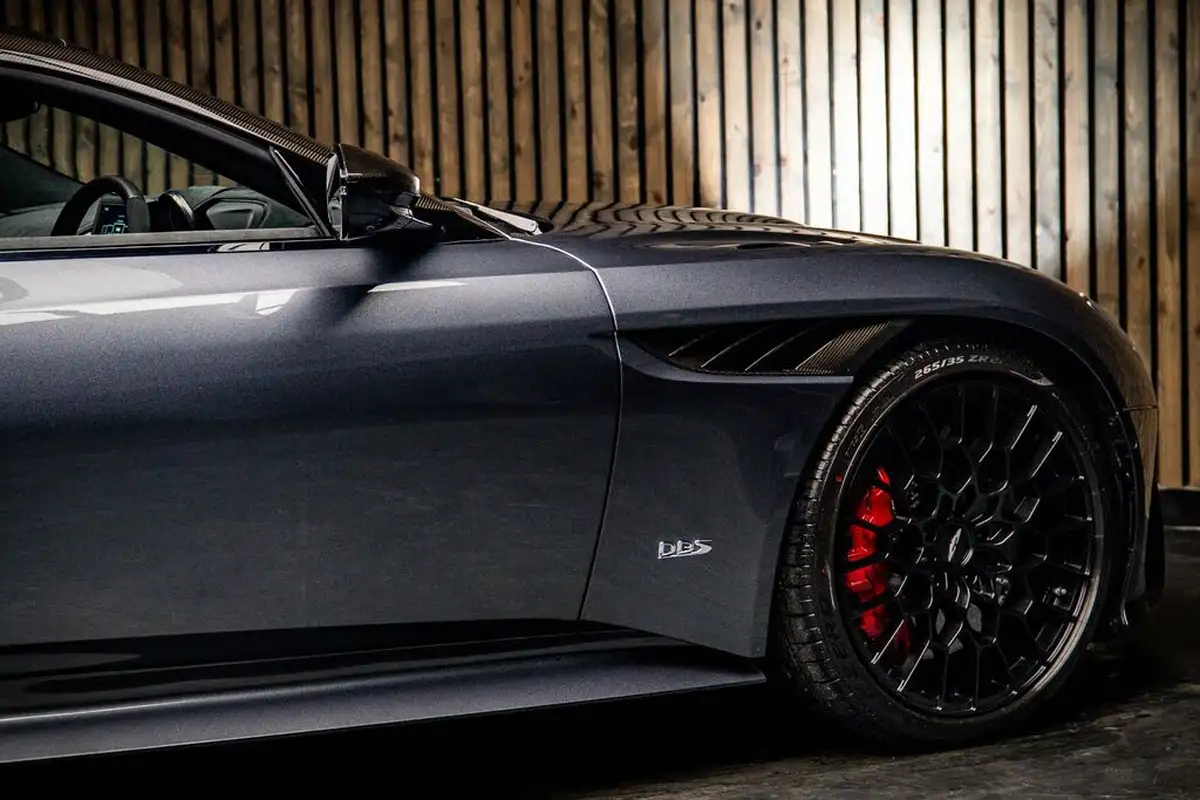 2023-aston-martin-dbs-52-v12-big-13