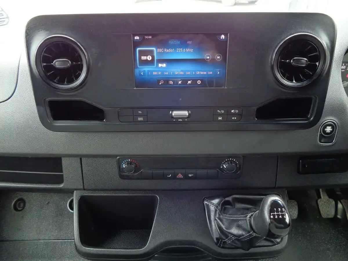 2019-mercedes-benz-sprinter-21cdi-314-l1h1-143pseu6c-panel-van-big-21
