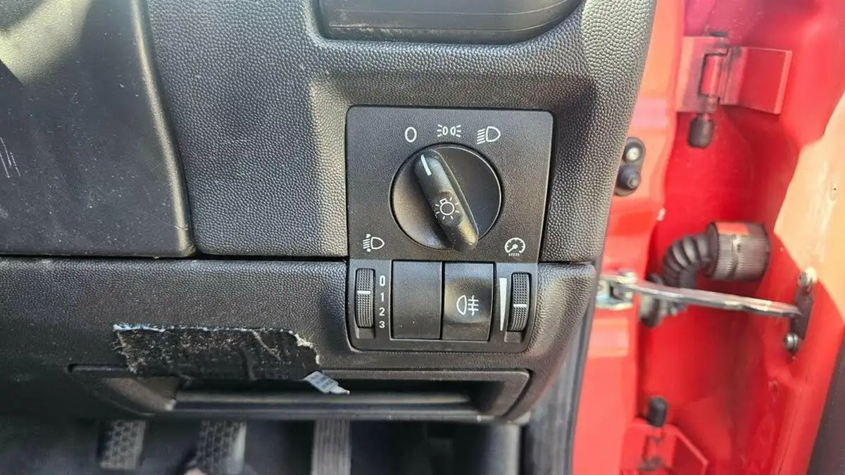 2010-vauxhall-combo-13td-1700-panel-big-16