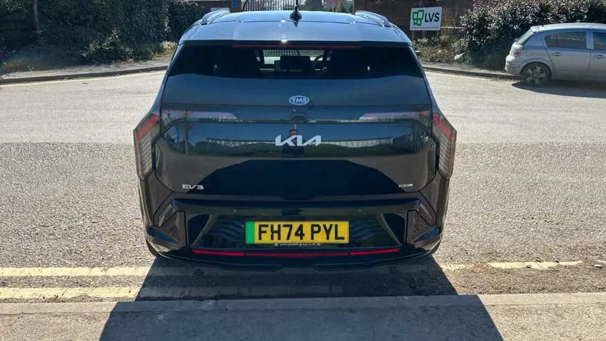 2025-kia-ev3-e-gt-line-s-big-30