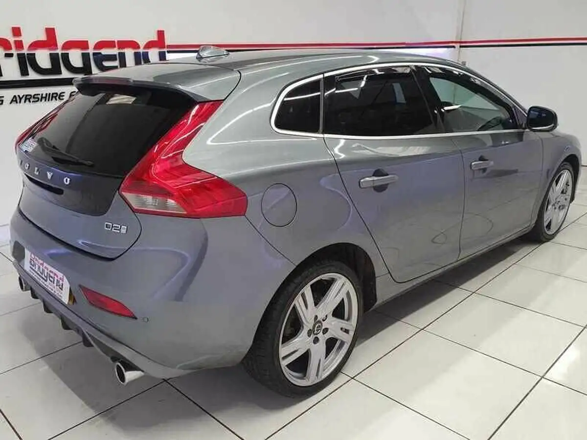 2019-volvo-v40-20td-d2-r-design-geartronic-big-5