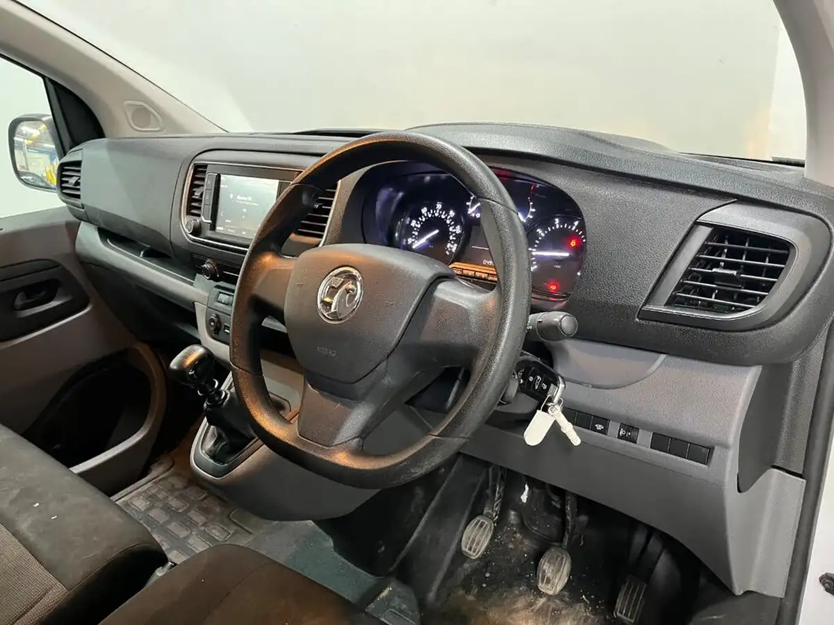 2022-vauxhall-vivaro-15td-2900-l2h1-dynamic-big-4