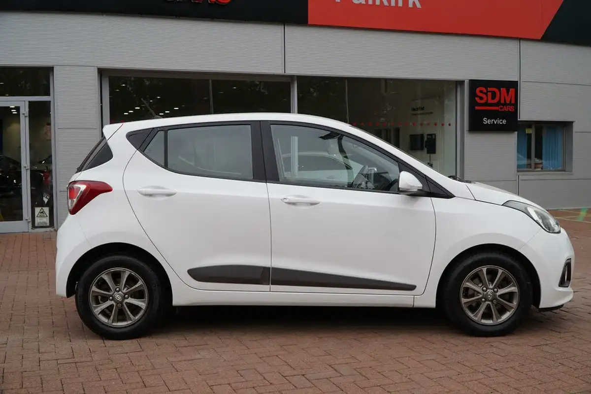 2014-hyundai-i10-10-premium-big-17