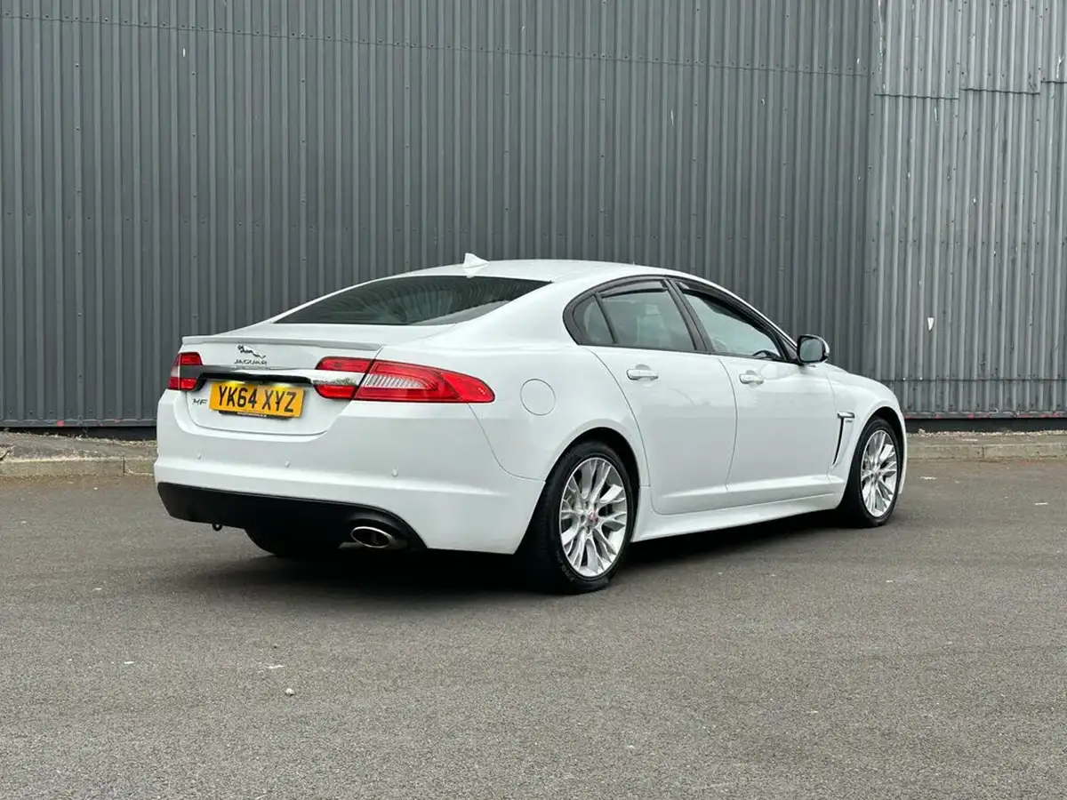 2014-jaguar-xf-22td-r-sport-200ps-saloon-4d-big-3