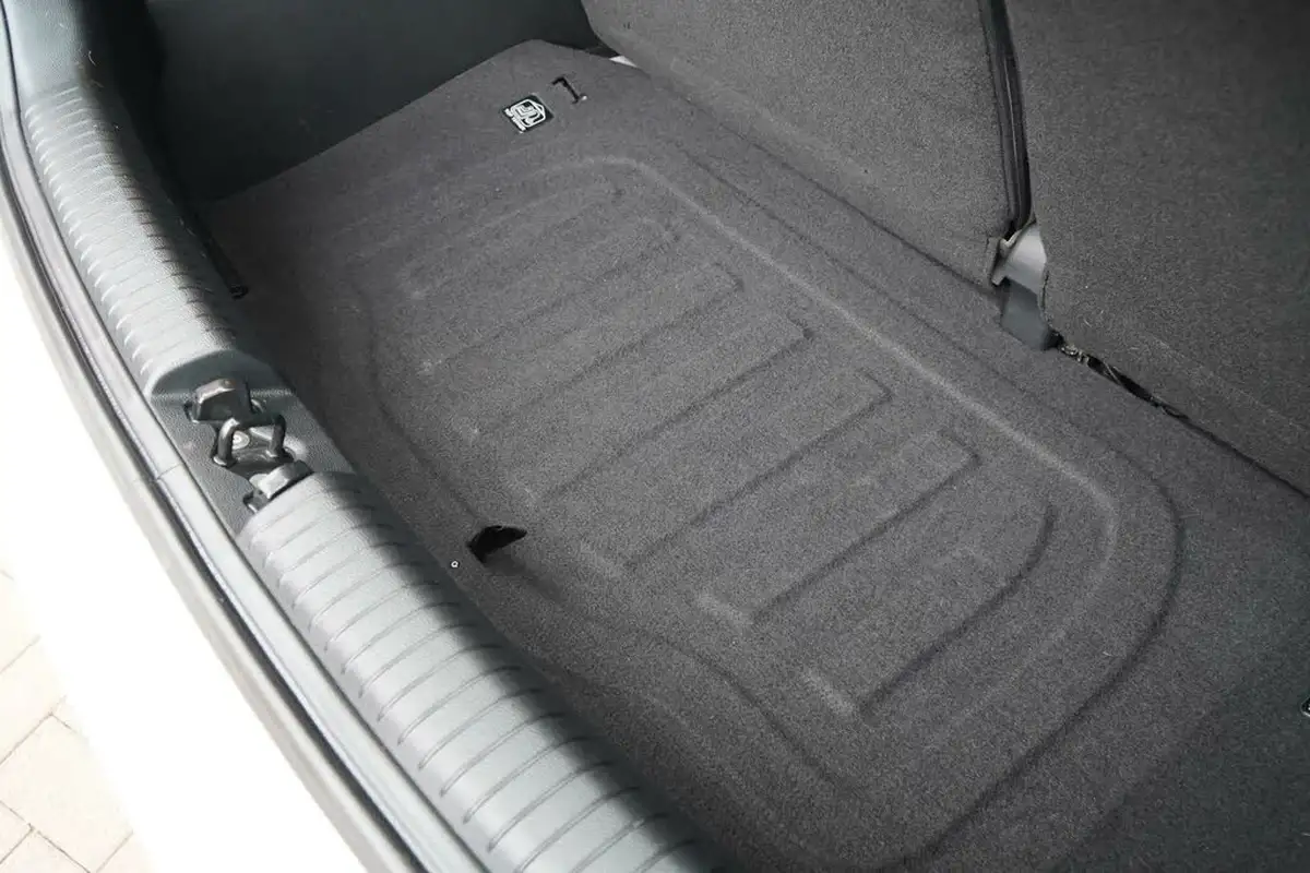 2014-hyundai-i10-10-premium-big-45