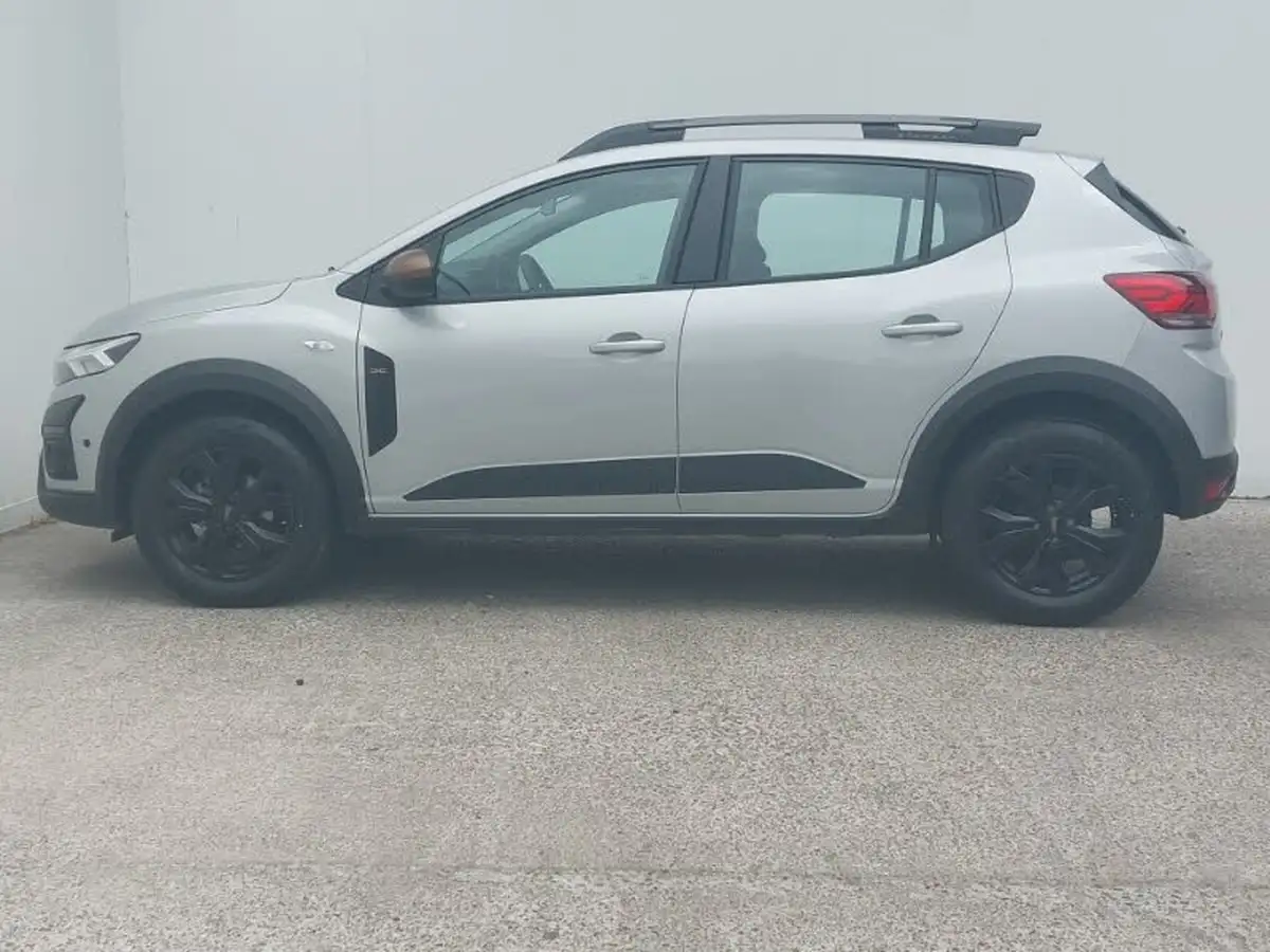 2024-dacia-sandero-stepway-10-tce-extreme-90bhp-big-3