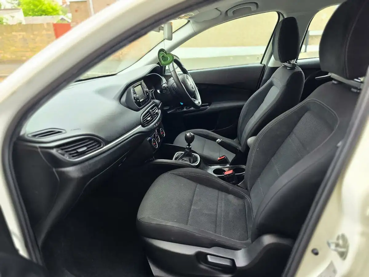 2017-fiat-tipo-14-tjet-lounge-hatchback-big-35